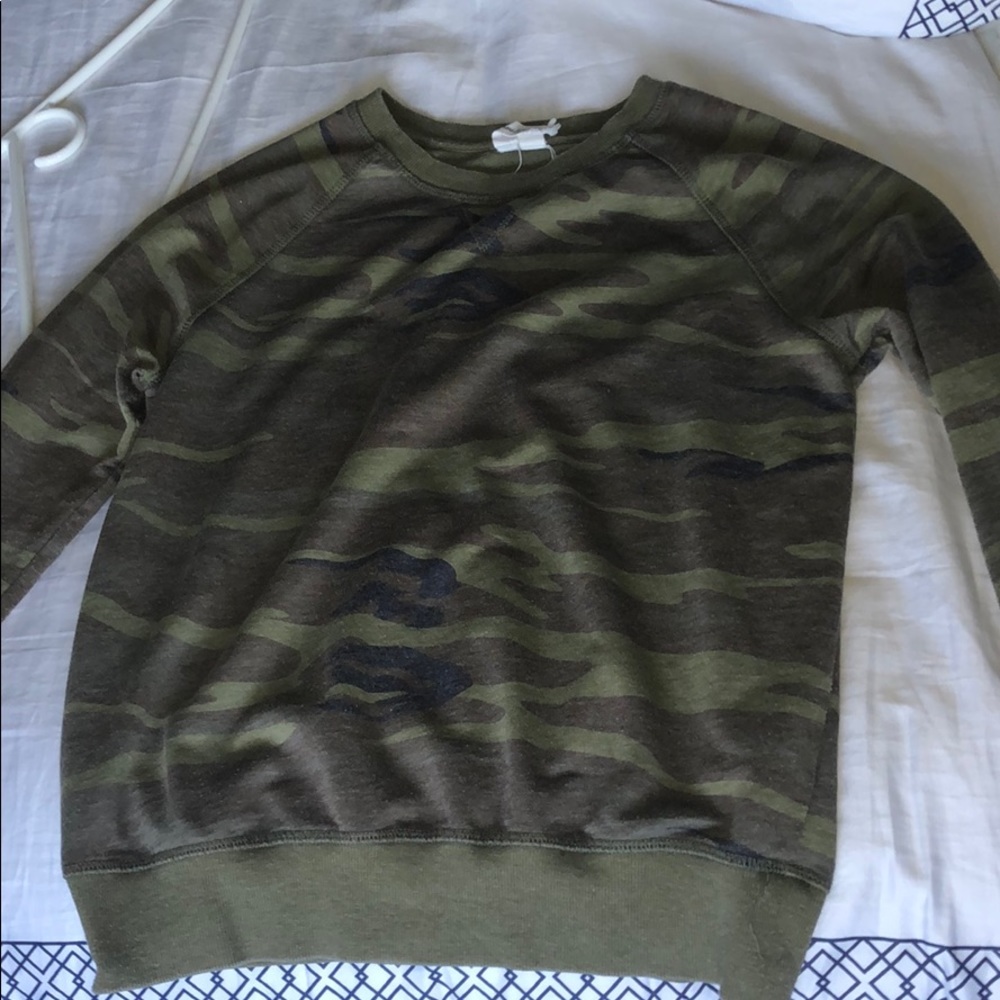 casual  camo sweater